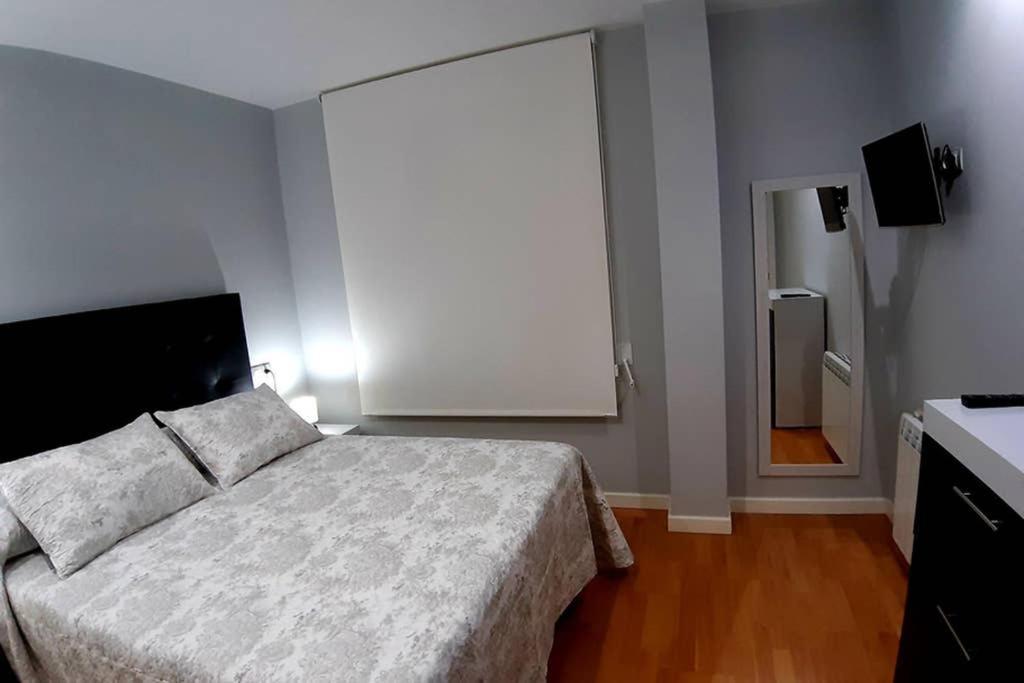 Disfrute De Sus Vacaciones Con Wifi En El Puerto De Carino Apartman Kültér fotó